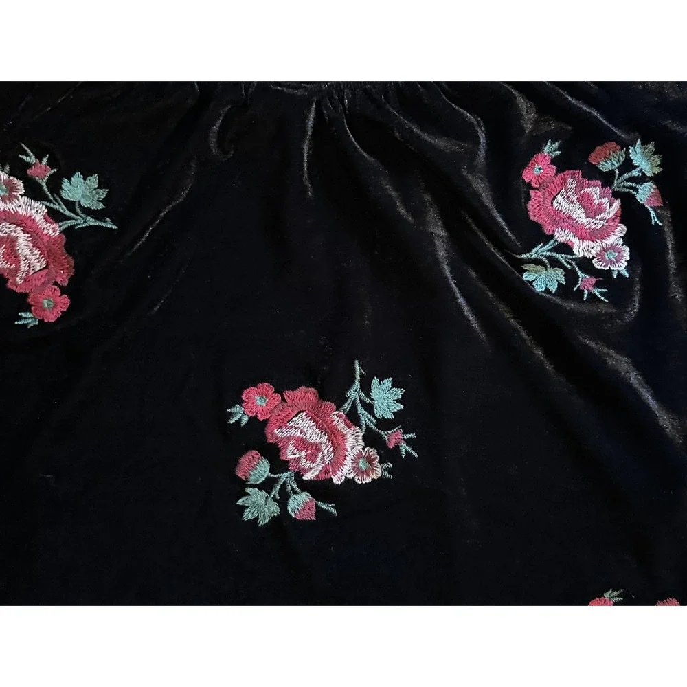 New Look Shirt Womens Medium Black Velvet Floral‎ Embroidered Boho Whimsigoth - Picture 3 of 7